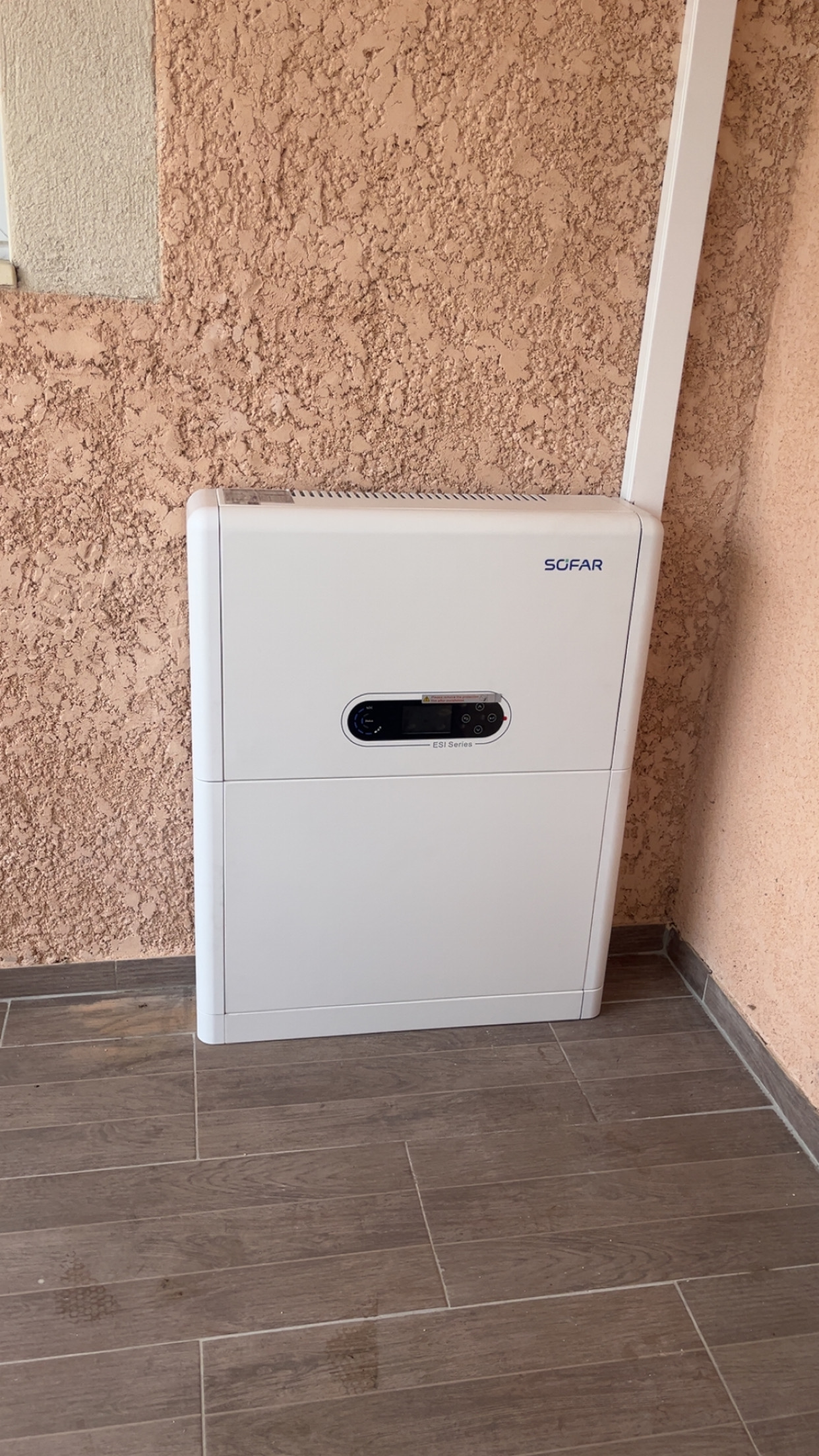 Installation d’un onduleur mono esi 6kwc avec batterie 5kw/h SOFAR